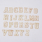 シュニールの手紙パッチの26のアルファベットの鉄は自己接着刺繍の支持を真珠で飾る