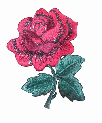 4&quot;付着力の背部が付いているパッチの赤いバラの花によって刺繍される鉄
